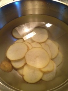 Preparazione patate fritte